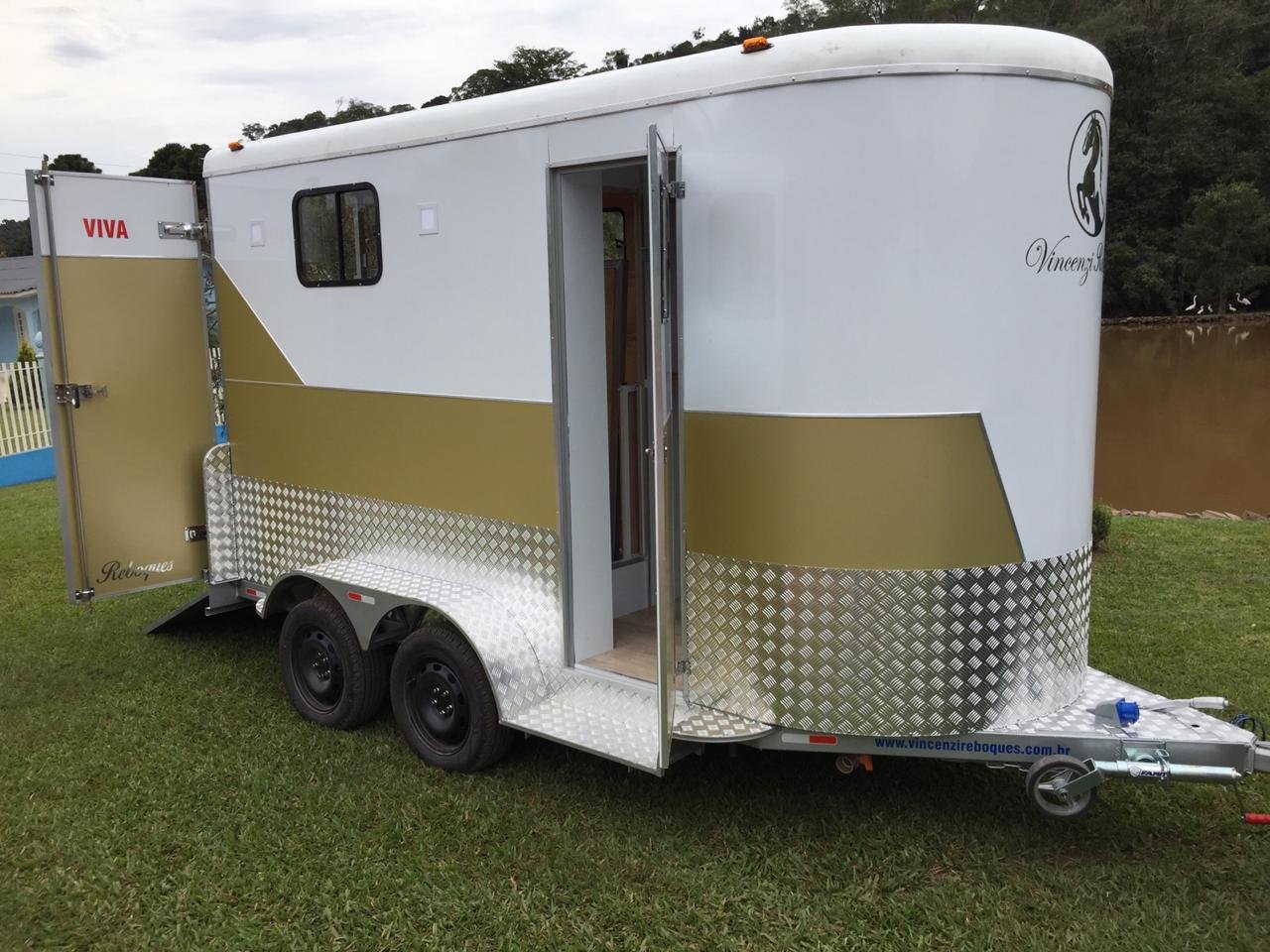 Reboque Trailer para Cavalos